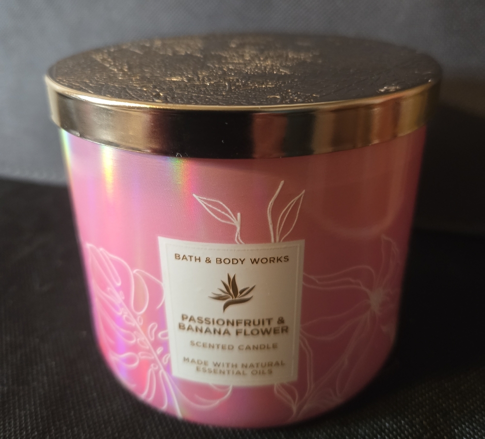 New Bath & Body Works Passionfruit & Banana Flower 3 Wick Candle - Pink and Gold